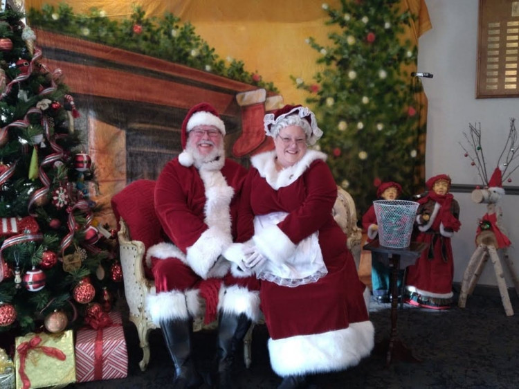 Mrs. Claus - no preference Mrs. Claus - no preference